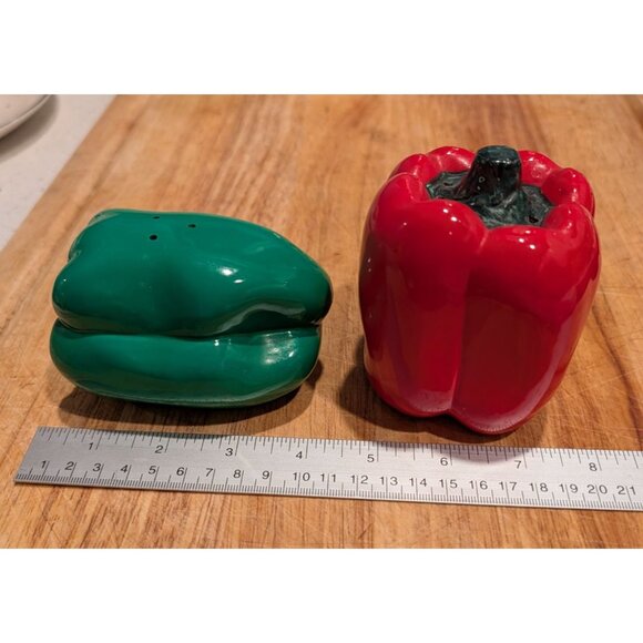 Fitz & Floyd Ceramic Bell Pepper Salt and Pepper Shaker Set - Picture 11 of 11